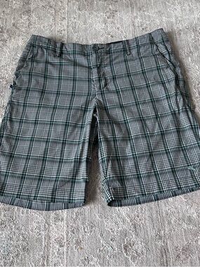 Tommy Bahama Shorts Mens  Sz 34 Green Gray Plaid Chino Casual Golf Outdoor Dad